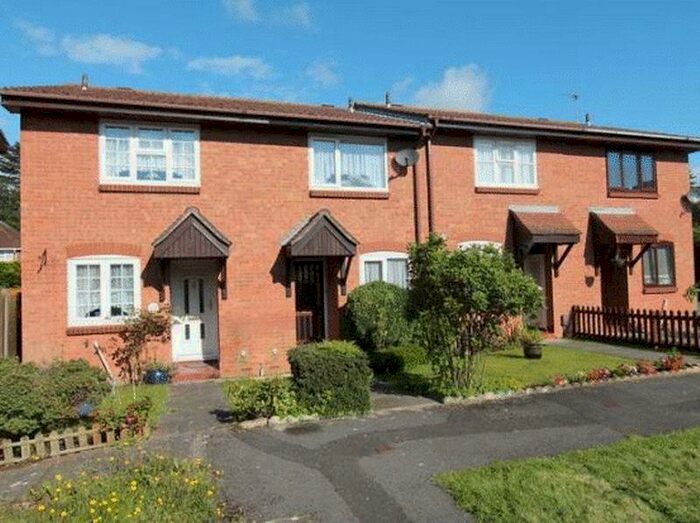 2 Bedroom Terraced House To Rent In Hollybrook Gardens, Locks Heath, SO31