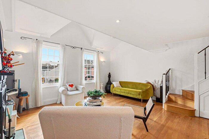 2 Bedroom Apartment To Rent In White Hart Lane, London, SW13