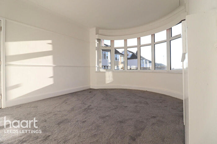 4 Bedroom Semi Detached House To Rent In Moorland View, Leeds, LS17