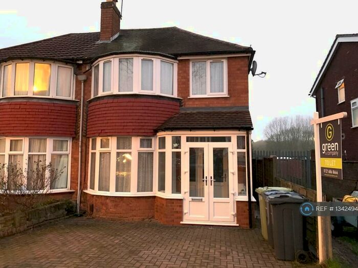 3 Bedroom Semi-Detached House To Rent In Turnberry Road, Birmingham, B42