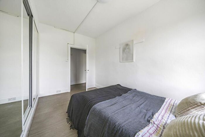 2 Bedroom Flat For Sale In Coolhurst Road, Crouch End, N8