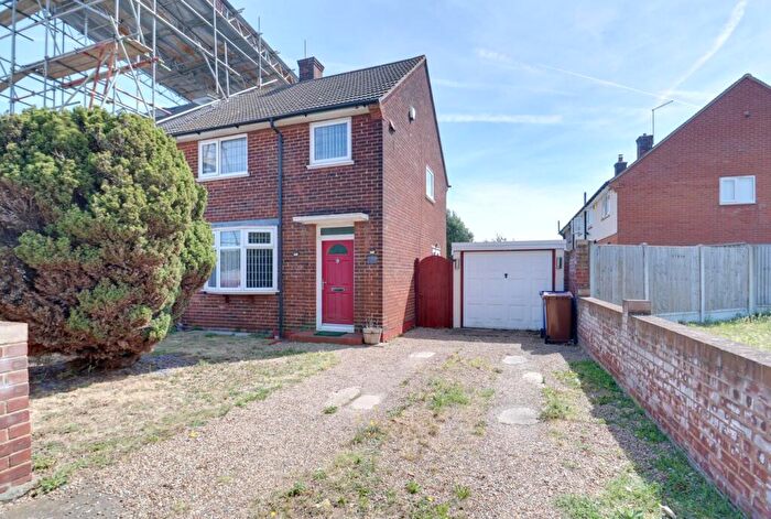 2 Bedroom End Of Terrace House For Sale In Garron Lane, South Ockendon, RM15
