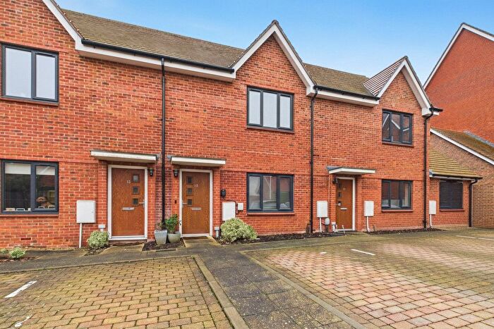 2 Bedroom Maisonette For Sale In Glover Crescent, Arborfield Green, Reading, Berkshire, RG2