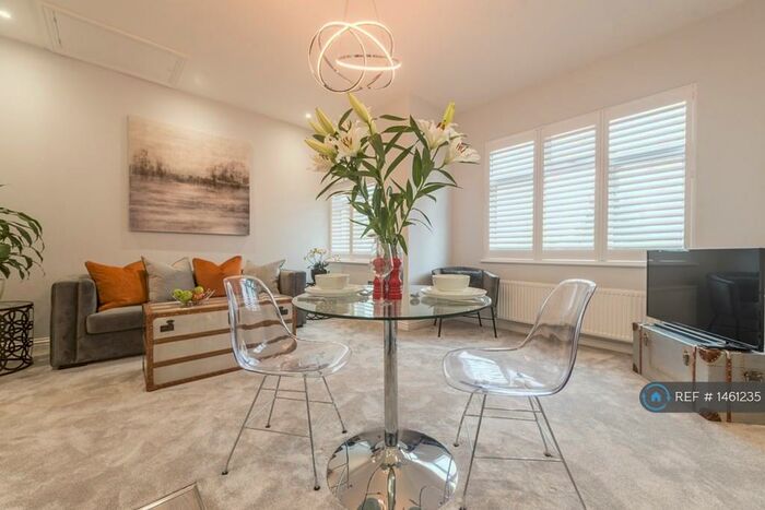 1 Bedroom Flat To Rent In Ashleigh, Ascot, SL5