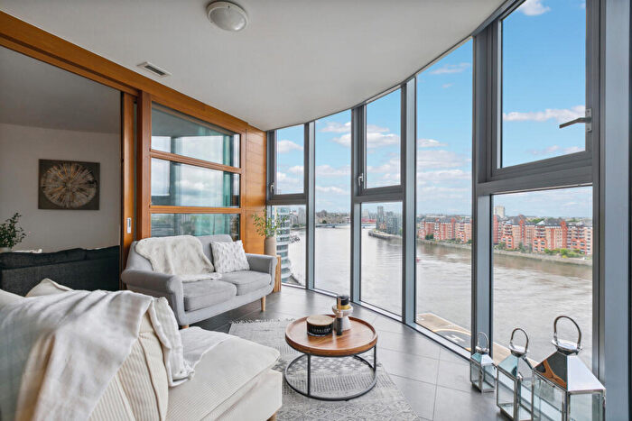 2 Bedroom Flat For Sale In Falcon Wharf, Lombard Road, SW11