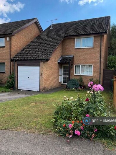3 Bedroom Detached House To Rent In Carston Grove, Calcot, Reading, RG31