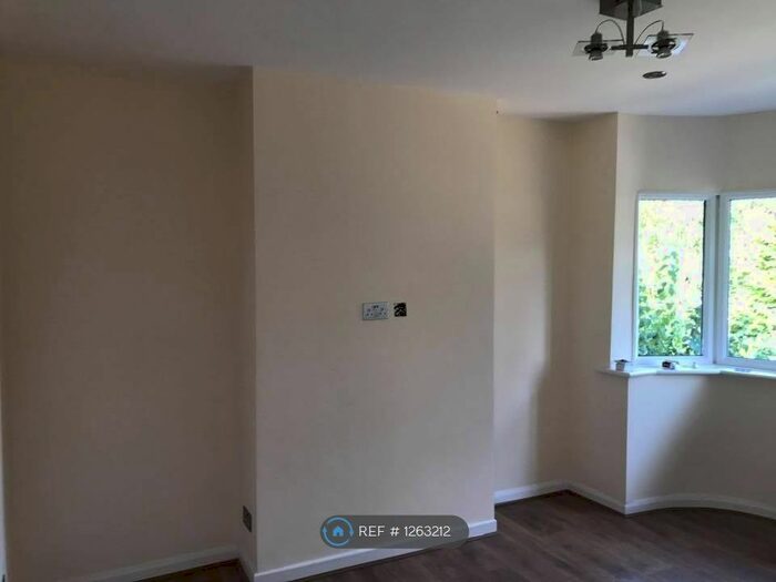 2 Bedroom Flat To Rent In Green Wrythe Lane, Carshalton SM5
