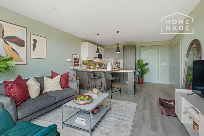 1 Bedroom Flat To Rent In Cassiobury, WD18