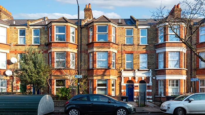 2 Bedroom Flat For Sale In Gauden Road, London, SW4