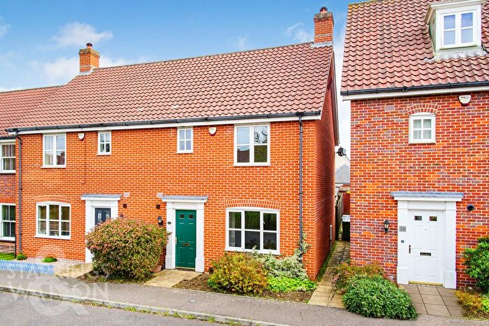 3 Bedroom Semi-Detached House To Rent In Ryefield Road, Mulbarton, Norwich, NR14