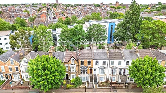 1 Bedroom Apartment For Sale In Townsend Road, London, N15