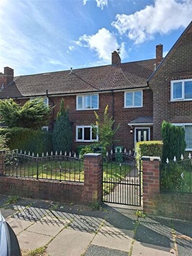 3 Bedroom Terraced House To Rent In Altrincham Road, Manchester, M23