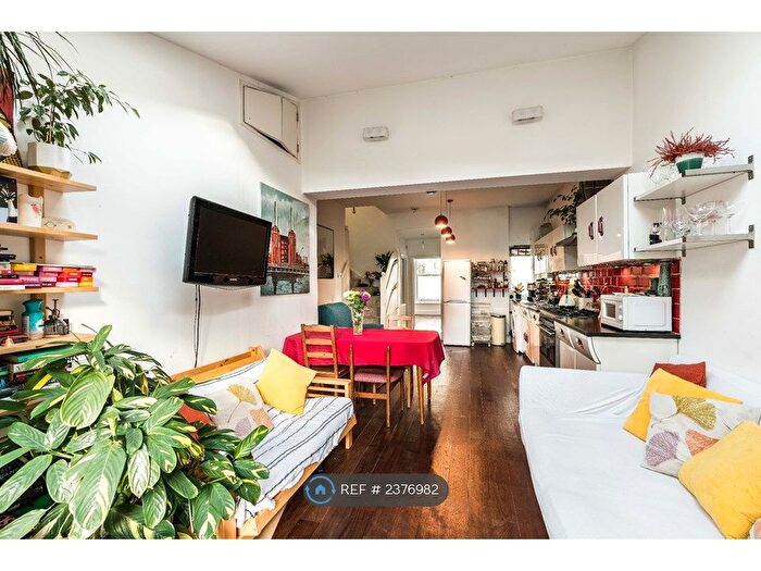 3 Bedroom Flat To Rent In Brixton, London, SW2