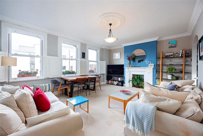 3 Bedroom Flat For Sale In Malwood Road, London, SW12