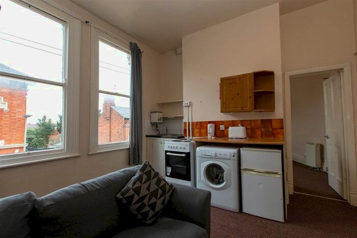 1 Bedroom Flat To Rent In St James Terrace, Leicester, LE2