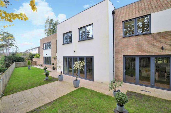 5 Bedroom Detached House To Rent In Southview Road, Warlingham, CR6