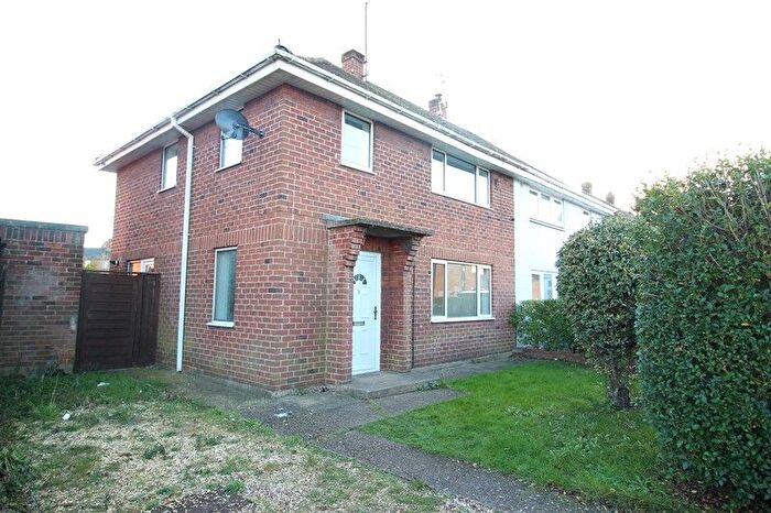 3 Bedroom Semi-Detached House To Rent In Hove Road, Rushden, NN10