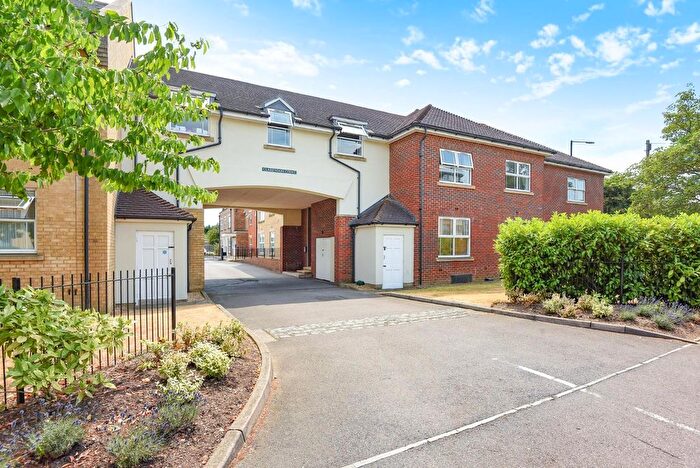 2 Bedroom Flat To Rent In Clarence Road, Windsor, SL4