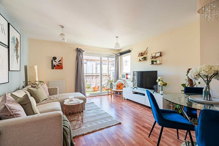 2 Bedroom Flat For Sale In / Albion Gardens, Edinburgh, EH7
