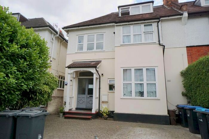 2 Bedroom Flat To Rent In Elm Park Road, London, N21