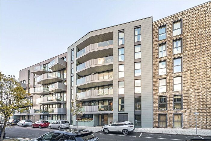 2 Bedroom Flat For Sale In Hawthorne Crescent, Greenwich, London, SE10