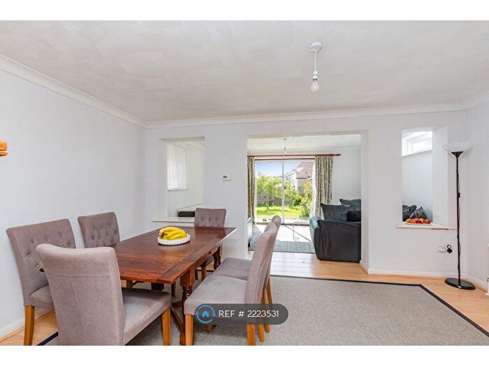 3 Bedroom Semi-Detached House To Rent In Seaview Road, Brighton, BN2