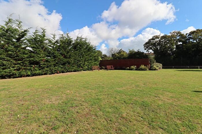 2 Bedroom Flat For Sale In Wherry Close, Margate, Kent, CT9