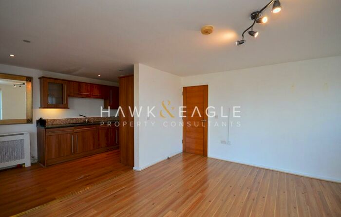 2 Bedroom Flat To Rent In Prince Avenue, Westcliff-on-sea, SS0