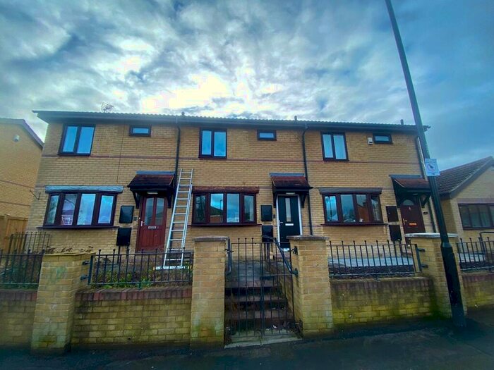 3 Bedroom Town House To Rent In Stainton Street, Denaby Main, Doncaster, DN12