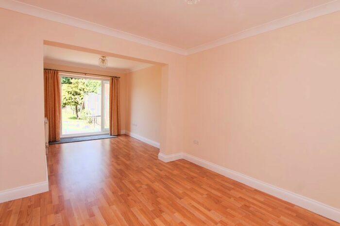 3 Bedroom Semi-Detached House To Rent In Beechwood Avenue, Greenford, UB6