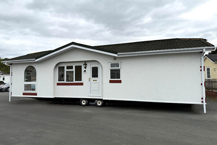 2 Bedroom Park Home For Sale In Northwich, Cheshire, CW8