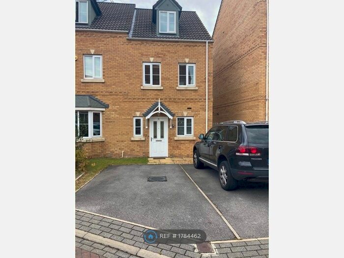 3 Bedroom Semi-Detached House To Rent In Springfield Drive, Wakefield, WF3