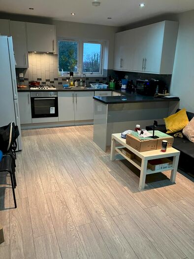 2 Bedroom Flat To Rent In Langley Park Road, Sutton, SM2