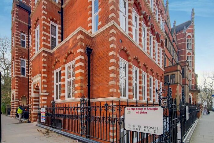 2 Bedroom Flat To Rent In Collingham Gardens, Earls Court, London, SW5