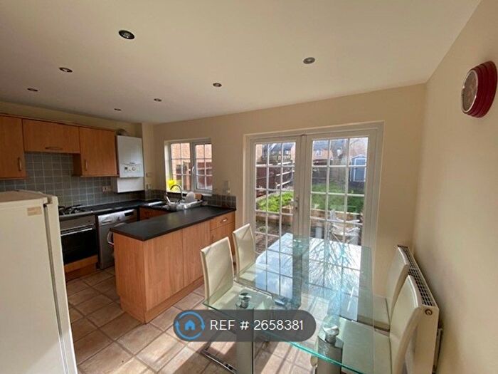 3 Bedroom Semi-Detached House To Rent In West Drayton, West Drayton, UB7