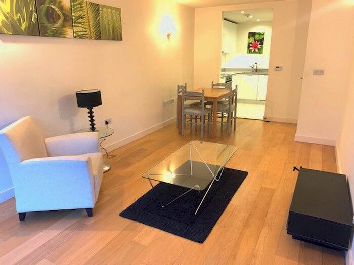 1 Bedroom Flat For Sale In Station Approach, Hayes, UB3