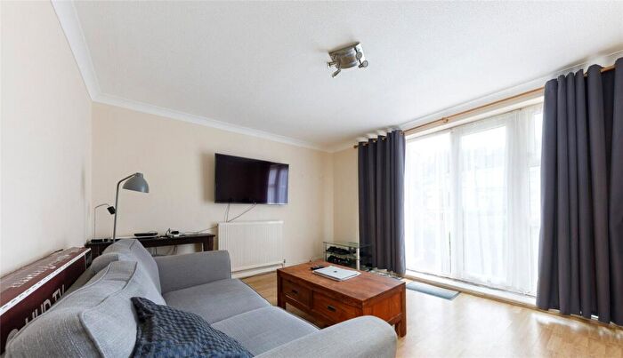 1 Bedroom Flat For Sale In Foxwood Green Close, Enfield, EN1