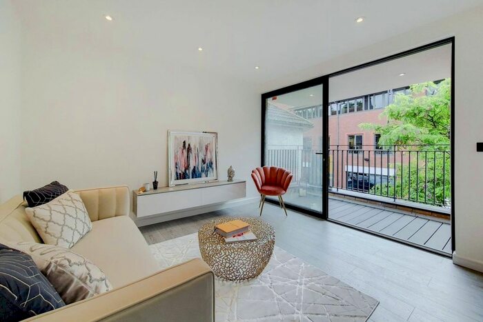 2 Bedroom Flat To Rent In High Street, Croydon, Purley, CR8