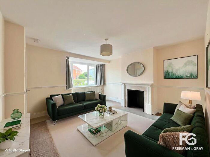 3 Bedroom Semi-Detached House For Sale In Pump Lane, Rainham, ME8