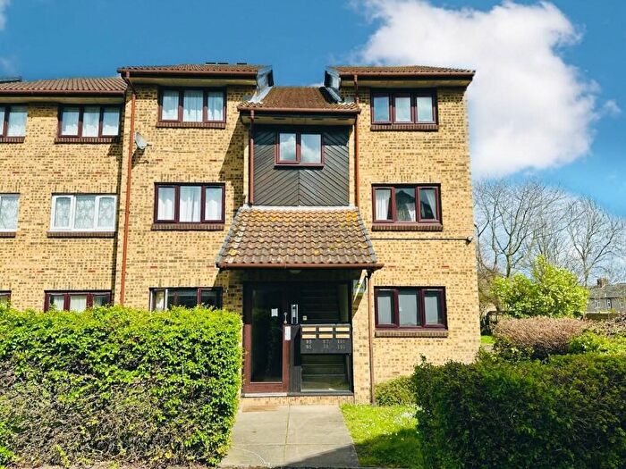 1 Bedroom Flat To Rent In Pedley Road, Romford, RM8