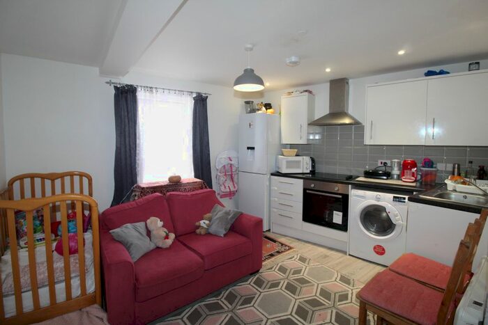 1 Bedroom Flat To Rent In Salisbury Road, Cathays, Cardiff, CF24