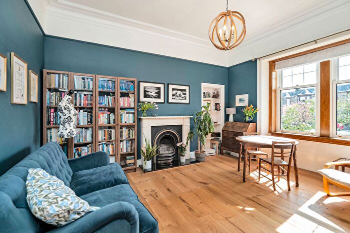 3 Bedroom Flat For Sale In (F) Queensferry Road, Ravelston, Edinburgh, EH4