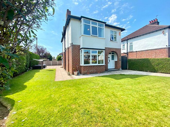 3 Bedroom Detached House To Rent In Broadoaks Road, Sale, M33