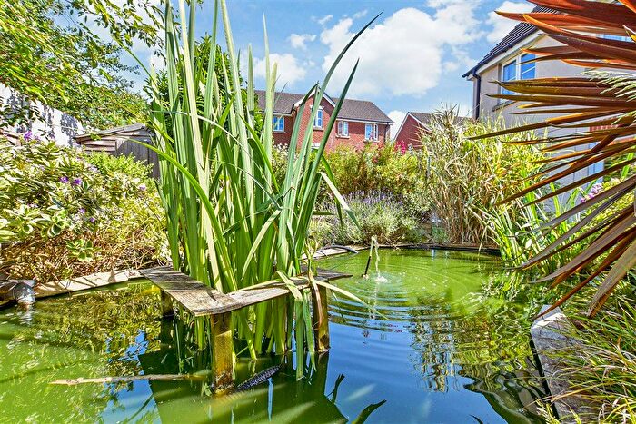 4 Bedroom End Of Terrace House For Sale In Green Close, Whitfield, Dover, Kent, CT16
