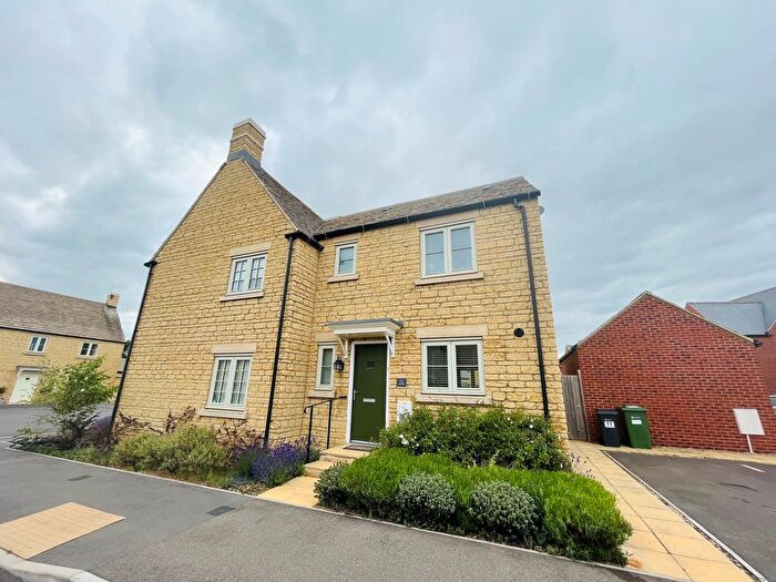 3 Bedroom Property To Rent In Varsity Close, Moreton-In-Marsh, GL56
