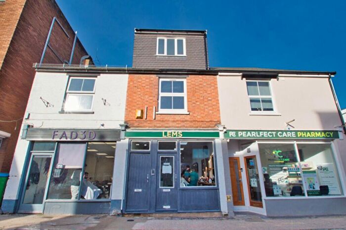 2 Bedroom Flat To Rent In Cambridge Street, Aylesbury, Buckinghamshire, HP20