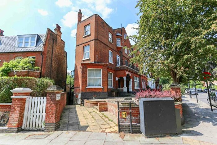 2 Bedroom Apartment To Rent In Broadhurst Gardens, West Hampstead, NW6