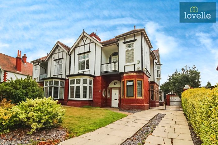 4 Bedroom Semi-Detached House For Sale In Park Drive, Grimsby, DN32