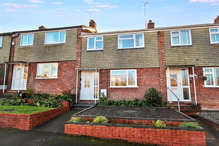 3 Bedroom Terraced House For Sale In Newbery Close, Tilehurst, Reading, RG31