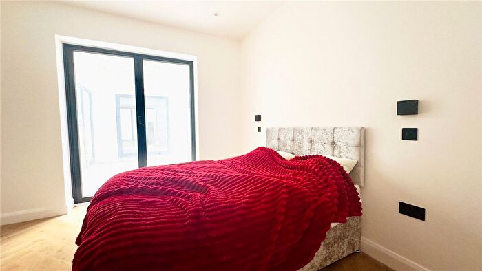 2 Bedroom Flat To Rent In Cranmer Avenue, West Ealing, West Ealing, London, W13